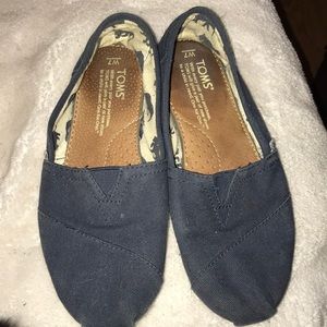 Navy blue Toms!
